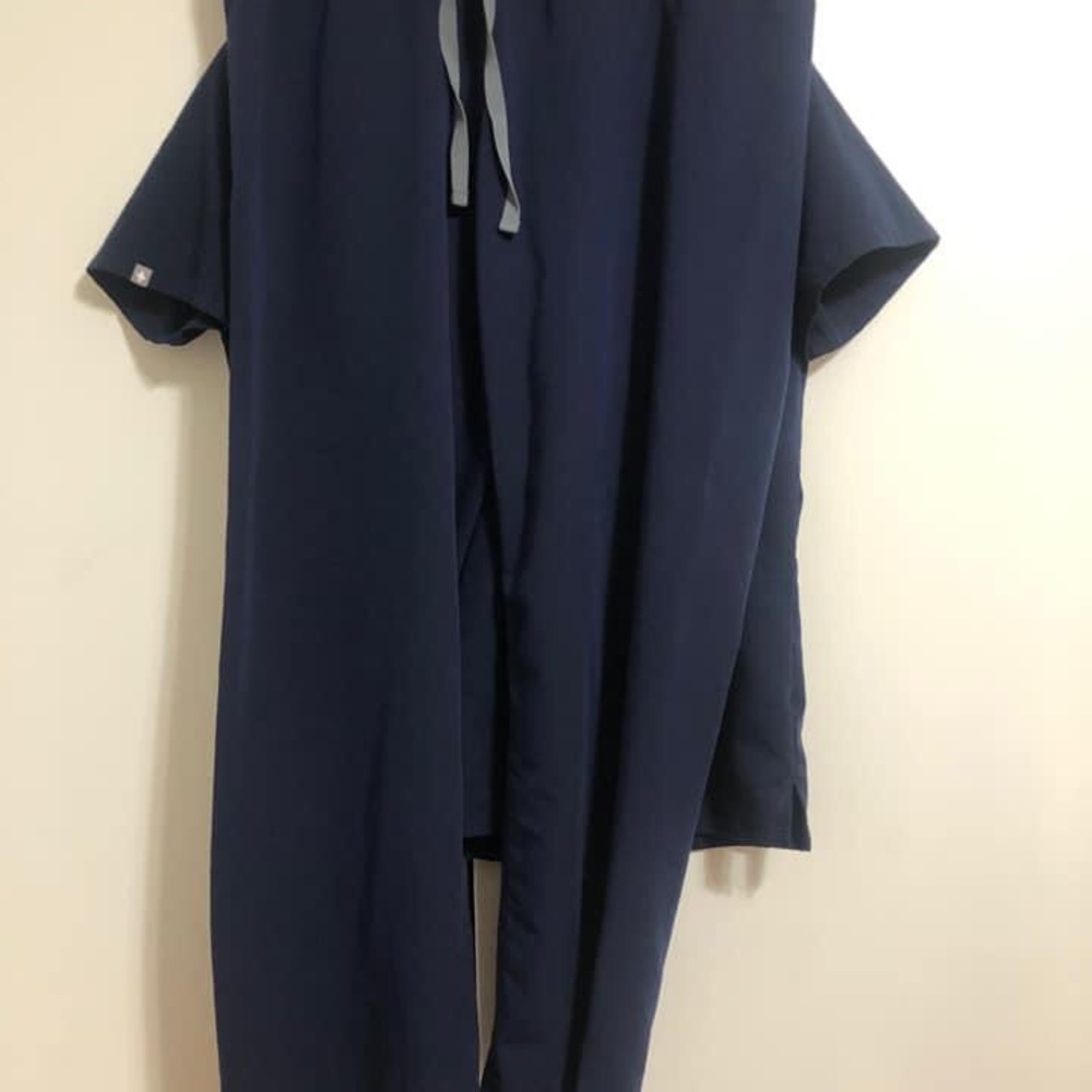 Figs petite scrub pants size large